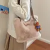 Bolsa tote de pelúcia estilosa e luxuosa para mulheres, nova coleção 2026, moderna e versátil, grande capacidade, perfeita para o dia a dia