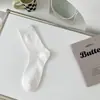 Calcetines de algodón puro hasta la pantorrilla para mujer, resistentes al olor, absorbentes del sudor, transpirables, finos, 100% algodón, aptos para todas las estaciones, calcetines para estudiantes y deportivos, venta al por mayor de la industria de calcetines de Zhuji