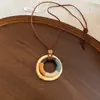 Nuevo Collar Colgante de Resina Estilo Étnico Chino Marrón Retro para Mujer Lanyard Cadena de Clavícula Accesorios Nuevo Estilo 2026
