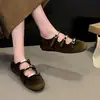Zapatos planos Mary Jane retro de punta cuadrada para mujer, nueva colección otoño 2026, con hebillas metálicas, un diseño lujoso pero versátil, suelas suaves y estilo coreano