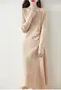 Vestido Largo Elegante de Cuello Redondo, Estilo Nuevo Primavera y Otoño para Mujer, Ceñido a la Cintura, Adelgazante, a la Moda, con Cordón, Plisado, Combinado con Abrigo