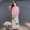 Conjunto casual y elegante de chica con personalidad, top de retazos a rayas con cuello de polo, estilo dos piezas falsas, pantalones casuales retro de mariposa, moderno