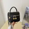 Bolso de Mano para Mujer 2026 Verano Nuevo Moderno Casual Cruzado, Único Color Sólido Hombro Único Portátil Pequeño Cuadrado