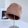 Modioso Gorro de Punto Versátil y Cálido con Etiqueta de Cuero para Mujer, Nuevo Gorro de Invierno a Prueba de Viento, Gorro de Lana Elegante de Color Sólido