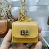 2026 Nuevo Modelo Colgante para Bolso de Piel Sintética con Hebilla de Candado, Accesorio de Moda Unisex, Colgante Decorativo Simple de Moda