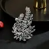 Moda Europea y Americana Chenxing Broche de Flor de Circonita Brillante Incrustada con Diamantes Corsage de Flor de Planta Versátil Elegante Retro