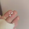 Pendientes de botón geométricos en forma de corazón de plata de ley 925, nuevo modelo 2026, pendientes simples de nicho de lujo ligero de alta gama para mujer
