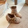 Botines gruesos para niña, nueva colección de otoño 2026, piel suave, estilo retro, cómodos, en la paleta de colores Maillard, versátiles botas Martin para niñas