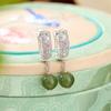 Pendientes Yuebao de plata de ley S925 con diseño de flor de ciruelo, estilo retro nacional, con cuentas redondas huecas y temperamento de jade hetiano Sapundum
