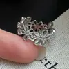 Anel de Flor Vazada em Prata de Lei S925 para Mulheres, Anel Aberto com Design Vintage, Estilo Único e Fresco