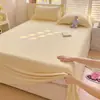 Nuevo juego de sábanas de tres piezas de terciopelo de leche engrosado y forrado de felpa, hipoalergénico, de color liso, estilo minimalista, para uso doméstico, que proporciona calidez y suavidad