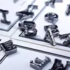 Manicura Lz Nueva Transfronteriza Joyería de Aleación de 26 Letras Popular Japonesa Pistola de Aire Negra Exquisitos Diamantes para Uñas Accesorios