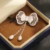 Broche de Lazo y Borla Microincrustado de Circonita Dulce y Delicado, Broche Colgante Hueco Bicolor Chapado en Oro de Nicho