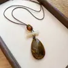 Collar de cordón de cuero con perla cuadrada de acrílico, estilo vintage y artístico, cadena para suéter, diseño único, joyería de lujo ligera, venta al por mayor