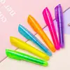Fabricantes produzem marcadores fluorescentes para estudantes usarem marcadores grossos macios para rabiscar conta manual de grafite cor cabeçalho oblíquo