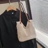 Bolsa de Hombro Cruzada de Malla Tejida de Gran Capacidad, Nueva Moda Primavera/Verano 2026, Color Sólido, Versátil, Elegante, Simple, Tote