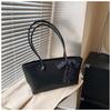 Cross-border Fashion New Simples Personalizado Textive Portátil Bolsa de Axila Feminina Cor Sólida Explosiva All-match Commuter Bolsa de Ombro