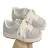 Zapatos de lona con suela gruesa para mujer, zapatillas blancas versátiles con suelas suaves, cómodos y fáciles de llevar, zapatillas deportivas casuales con cordones, nuevo estilo de verano 2026