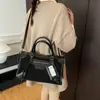 Bolso Grande de Mujer Moderno y Elegante, Bolso de Motocicleta de Nuevo Diseño, Moderno y Único, Bolso Versátil de Hombro y Cruzado
