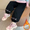 Calça de moletom forrada com fleece estilo coreano para meninas com um pequeno design de coelho, nova coleção outono/inverno 2026, calça longa fashion para meninas pequenas