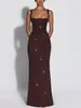 Vestido longo liso sem alças com lantejoulas exclusivo para mulheres, novo estilo da primavera de 2026, moderno, sem mangas, fenda, acinturado