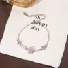 Novo bracelete estilo menina com pétalas de zircônia flor de cerejeira microincrustadas para meninas, joia versátil requintada de nicho de luxo leve de trevo de quatro folhas