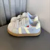Zapatillas Blancas Alemanas de Entrenamiento para Estudiantes con Velcros, Nuevas Chic de Nicho Primavera 2026 Zapatos Puff Bread