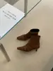 []Botas de tornozelo com salto agulha e bico quadrado, coleção outono 2026, elegantes botas de camurça plissada de cano médio para mulheres