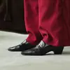 Mocassins Retrô Estilo Francês de Pele de Ovelha com Bico Quadrado Pequeno Temporada Primavera 2026 Sapatos de Couro com Salto Médio Robusto Sapatos de Couro Genuíno com Decote Profundo para Mulheres