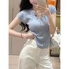Umi Color Fivela Decote V Semicircular Camiseta de Manga Curta Feminina 2025 Verão Novo Estilo Coreano Senso de Design Combina com Tudo Ajustada Top
