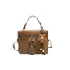 Bolso de mano tipo caja con colgante floral de bloques de color para mujer, colección otoño/invierno 2026, bolso pequeño cuadrado estilo retro, bolso cruzado para el trabajo