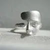 Anillo de Plata Unisex con Textura Blanca Quemada y Cara Abierta, Anillo de Dedo Versátil con Personalidad, Joyería de Alta Gama Esmerilada