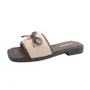 Sandalias de una tira para mujer 2026 Primavera/Verano Nuevo estilo Pantuflas de alta gama para interior para uso en casa y al aire libre Sandalias planas