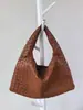 Bolsa Feminina de Tecido Nova Moda Outono e Inverno Bolsa Bolinho Senso de Alta Classe Grande Capacidade Transfronteiriça Tendência Versátil Bolsa de Mão para o Dia a Dia