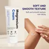 Gel para cuidado muscular e articular: uma fórmula suave que acalma e protege a pele ao redor das articulações, proporcionando alívio confortável para o uso diário e conveniente para carregar.