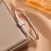 Em estoque transfronteiriço Europa e Estados Unidos cintura fina novo aço titânio ins ouro rosa e prata banhado a diamante pulseira feminina