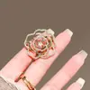 Broche de Camelia Hueca Estilo Chanel, Accesorio de Lujo de Alta Gama para Mujer, Pin Elegante, Broche de Clase Alta, Accesorio para Chaqueta de Traje