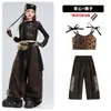 Disfraz de danza jazz para niñas, con adornos de pedrería, lentejuelas, tela de malla y diseño de estampado de leopardo, adecuado para actuaciones de danza, espectáculos de street dance y desfiles de moda