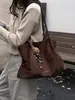 Bolsa de camurça casual retrô, nova coleção 2026, bolsa versátil para o dia a dia para mulheres, bolsa de ombro moderna e de grande capacidade