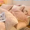 Conjunto de Quatro Peças de Leite Fleece Esculpido Espesso de Inverno Capa de Edredom Quente de Fleece de Coral Conjunto de Três Peças de Flanela Roupa de Cama