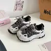 Sapatos dad de sola grossa XY-A6635, tênis esportivos respiráveis de malha para atividades ao ar livre para mulheres, novos 2026, leves, antiderrapantes, bico redondo, casuais