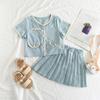 Conjunto de Verão para Meninas: Conjunto de Duas Peças com Top de Manga Curta Estilo Chanel e Saia Plissada, Roupa de Rua da Moda com Manga Curta e Barra de Renda para Meninas