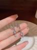 Aretes de Mariposa para Mujer Piedra Lunar Diseño Nicho Aretes Asimétricos Estilo Cool Japonés y Coreano Super Hada Elegantes Exquisitos Aretes