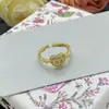 Novo Anel Dior/Estilo Dior 2025 Cravejado com Diamantes Letra Cd para Mulheres, Anel Aberto de Coração Cheio de Diamantes de Alta Qualidade e Elegante