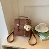 Mochila de Ombro Duplo Estilo Coreano para Mulheres 2026 Chegada Nova de Verão para Escola e Trajeto Único Ombro Grande Capacidade Simples Estilosa Alta Aparência Mochila