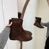 Versión de Piel de Vaca Nicho Coreano Punta Redonda Aumento de Altura Botas Vaqueras Occidentales para Mujer 2026 Nuevas Botas Cortas Versátiles Botas Adelgazantes