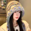 Pasamontañas Retro Fair Isle para Mujer Otoño e Invierno Revela Rostro Pequeño Sombrero de Punto Baotou Grueso Cálido con Protección para los Oídos