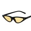 Jamie 6896 Estilo Callejero Europeo y Americano Retro Ojo de Gato Gafas de Sol Rojas Triangulares Transparentes de Colores