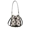Bolso bandolera tipo cubo de tela de lunares de moda estilo coreano para mujer, nuevo bolso de hombro para el verano 2026, nicho dulce y elegante, para el día a día