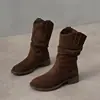Bota feminina da moda de cano médio com salto grosso Maillard franzido, novas botas biker versáteis de salto médio para outono de 2026
